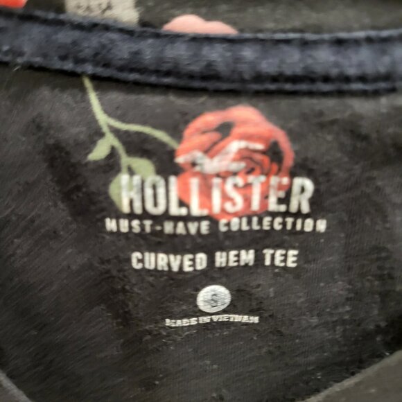 Hollister Tee Shirt Women's Small Curved Hem Floral Snake Crewneck‎ Goth Dark - Picture 3 of 5